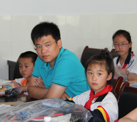 集團熱心公益 資助貧困小學生