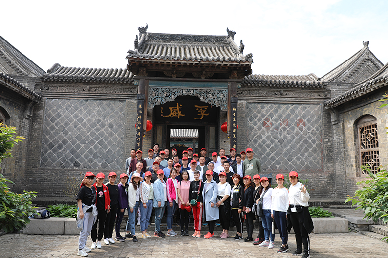 喜迎建國70周年 聯(lián)興集團(tuán)組織職工到紅旗渠太行山參觀學(xué)習(xí)